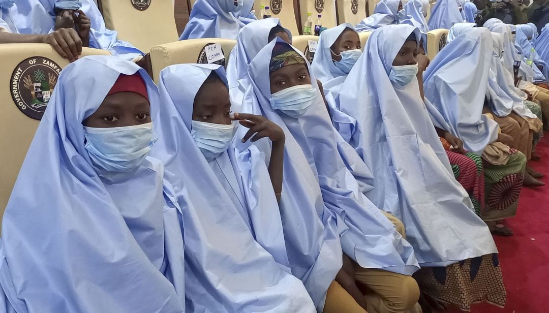 Jóvenes estudiantes en Nigeria. 