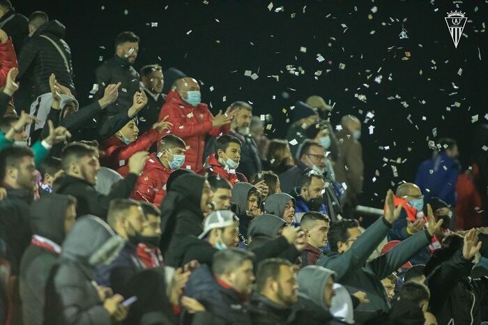 Aficionados en el Fondo Sur. FOTO ACF