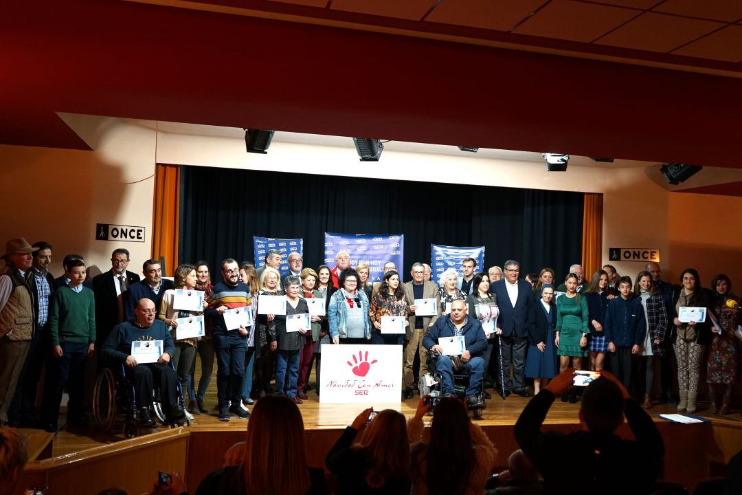 Entrega de donativos de la campaña Navidad con Amor.