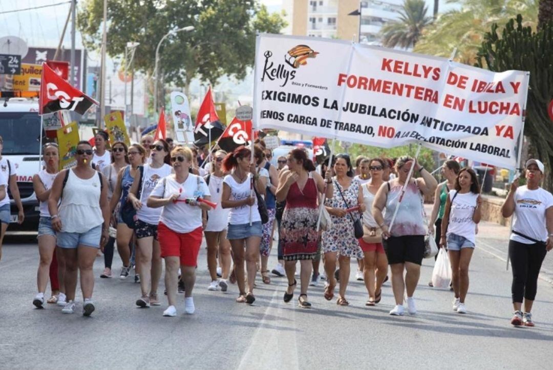 Imagen de la protesta de las &#039;kellys&#039; ayer en Santa Eulària