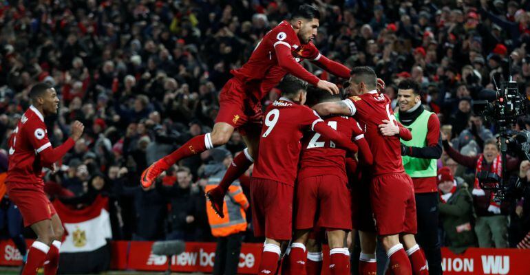 Los jugadores del Liverpool festejan uno de los goles ante el Manchester City