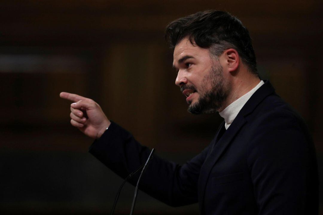 El diputado de ERC Gabriel Rufián interviene durante la sesión plenaria celebrada este martes en el Congreso de los Diputados, en Madrid. 