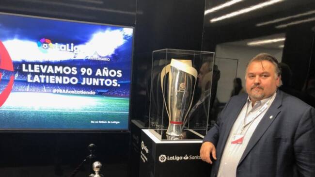 Clifton Onolfo durant la seva visita a LaLiga.