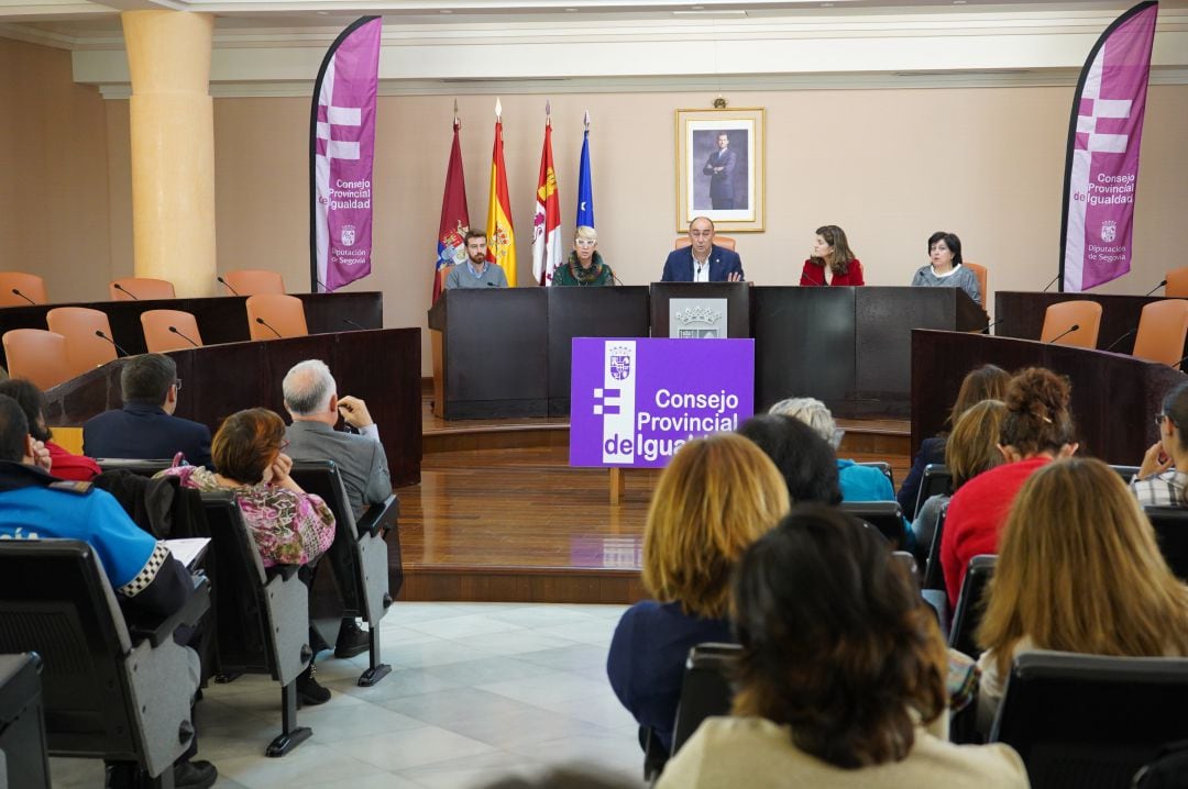 El Consejo de igualdad de ha reunido en el salón de plenos de la Diputación Provincial