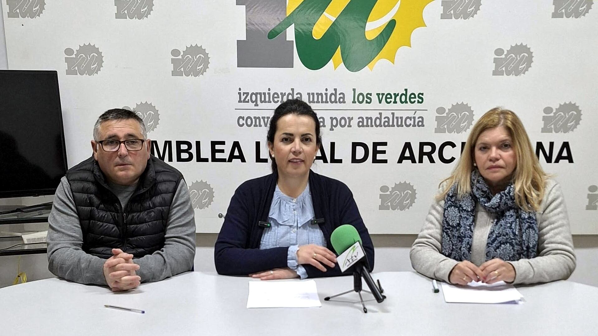María José Casado en rueda de prensa junto a concejales del Grupo Municipal de IU en el Ayuntamiento de Archidona