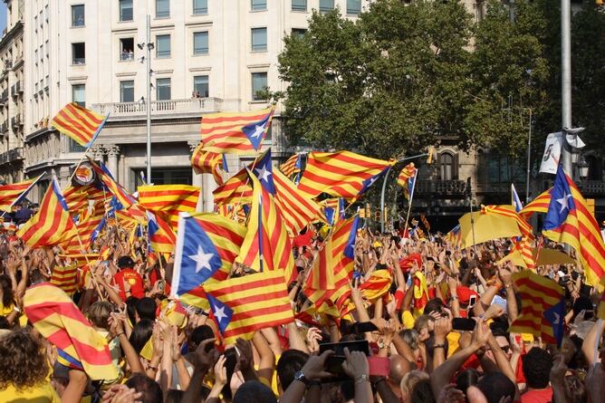 Una imatge de la confluència de Gran Via amb Passeig de Gràcia