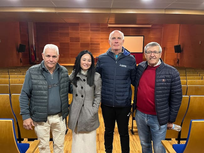 El dominó se reinventa como deporte escolar en Cartagena