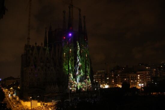La Sagrada Família en el darrer espectable visual d'aquestes festes de la Mercè