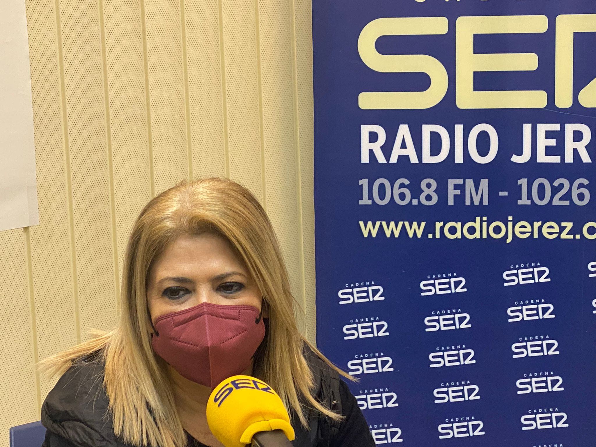 La alcaldesa de Jerez, Mamen Sánchez, en los estudios de Radio Jerez