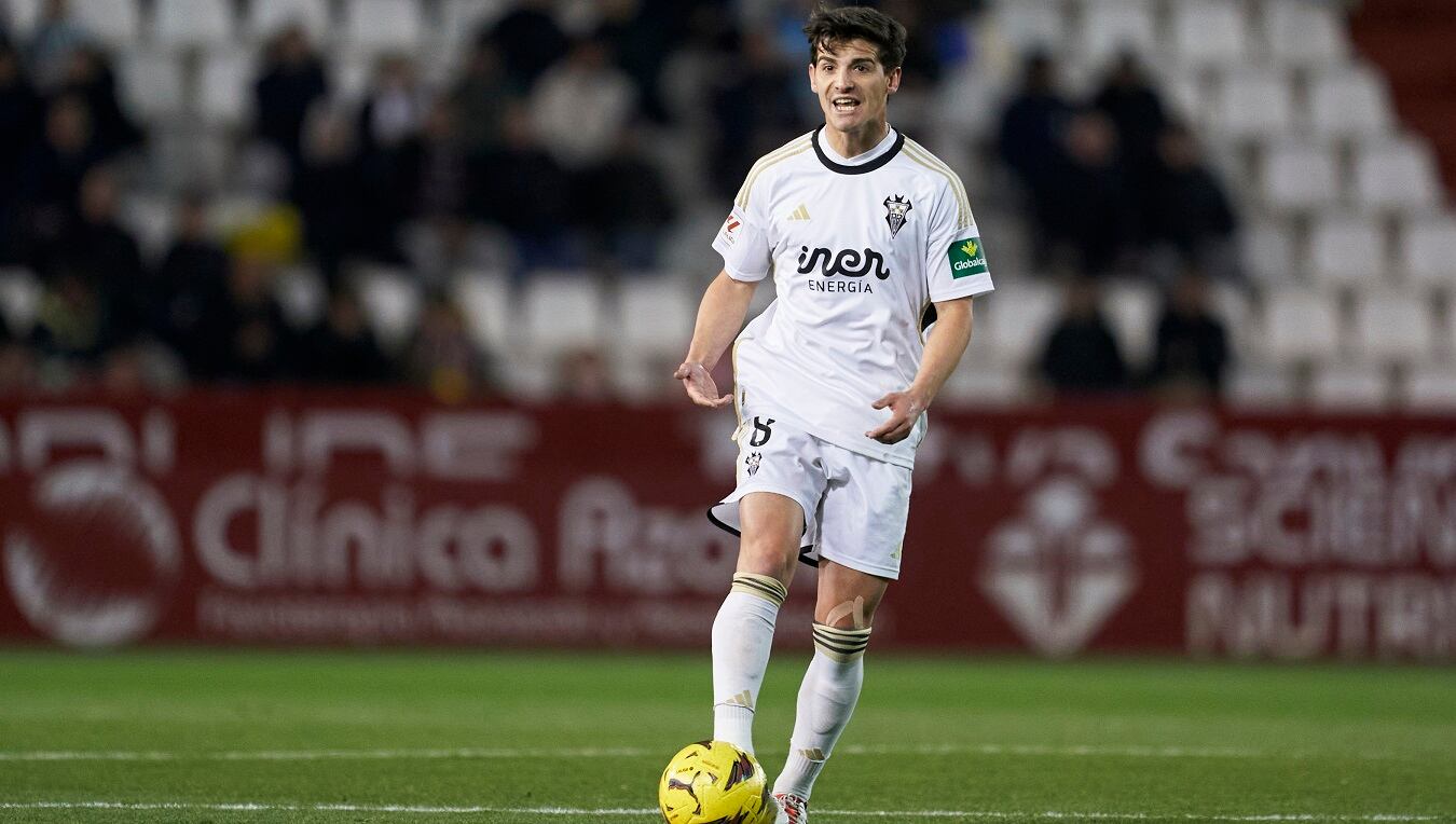 ALBACETE, SPAIN - DECEMBER 19: Riki Rodriguez of Albacete Balompie in action during the LaLiga Hypermotion match between Albacete Balompie and CD Eldense at Estadio Carlos Belmonte on December 19, 2023 in Albacete, Spain. (Photo by Mateo Villalba/Getty Images)