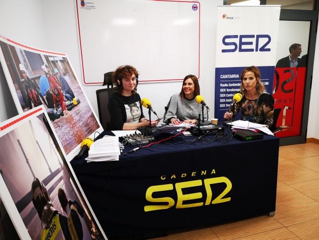 María Gutiérrez junto a la consejera de presidencia, Paula Fernández y la directora general de interior, Jezabel Morán.