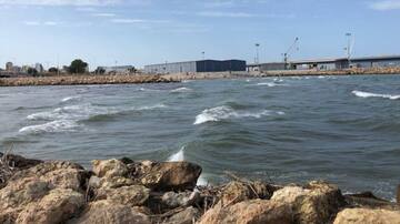 Rescatan a un niño y dos hombres en la playa dels Marenys de Rafalcaïd con síntomas de ahogamiento