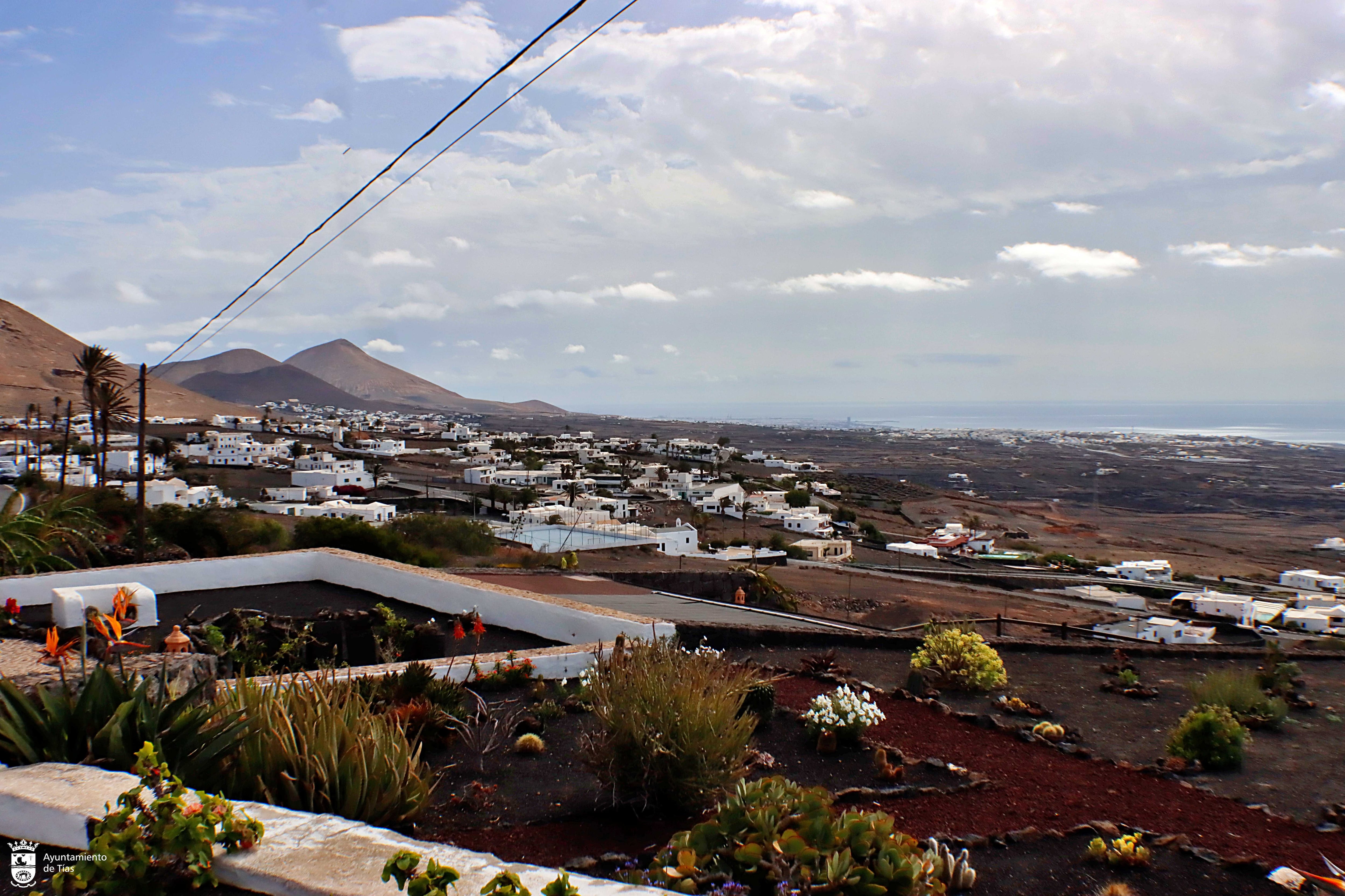 Vista de parte del municipio de Tías.