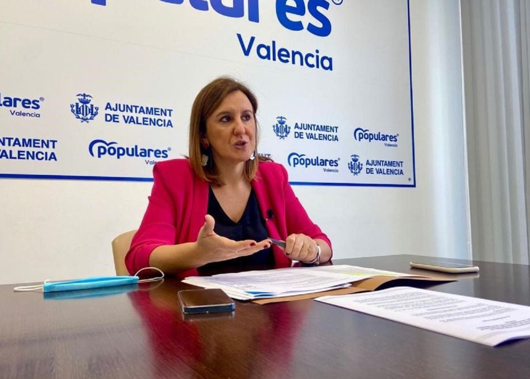 La portavoz popular en el Ayuntamiento de València, María José Catalá, en una rueda de prensa 