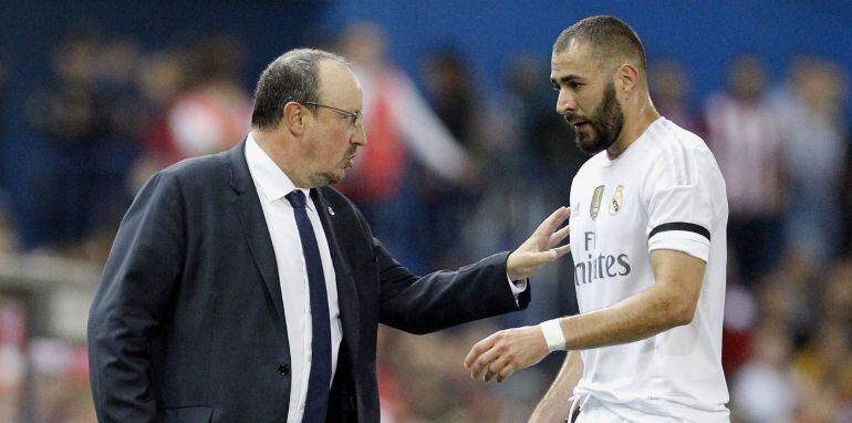 El técnico del Real Madrid, Rafa Benitez y Karim Benzema