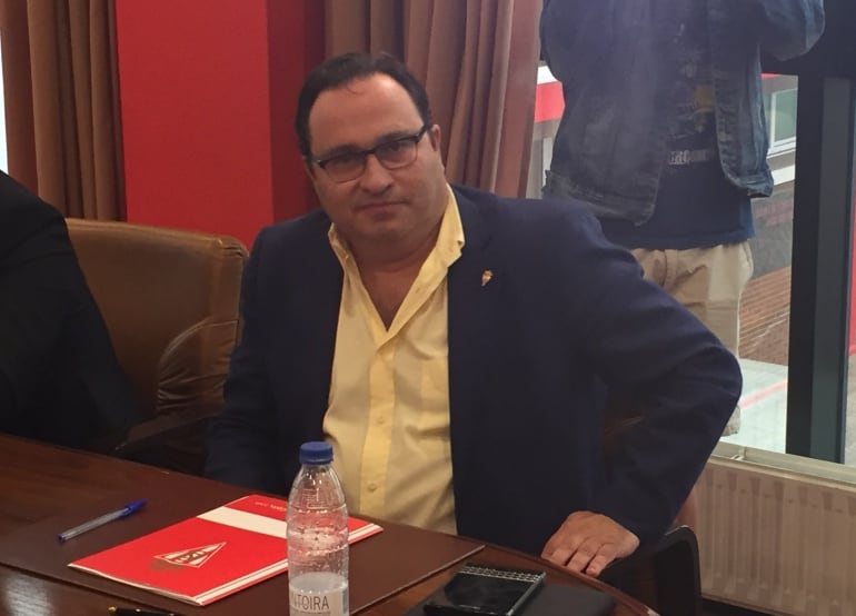 Javier Fernández, nuevo presidente del Real Sporting de Gijón, durante la reunión del consejo que ha nombrado el nuevo organigrama del club