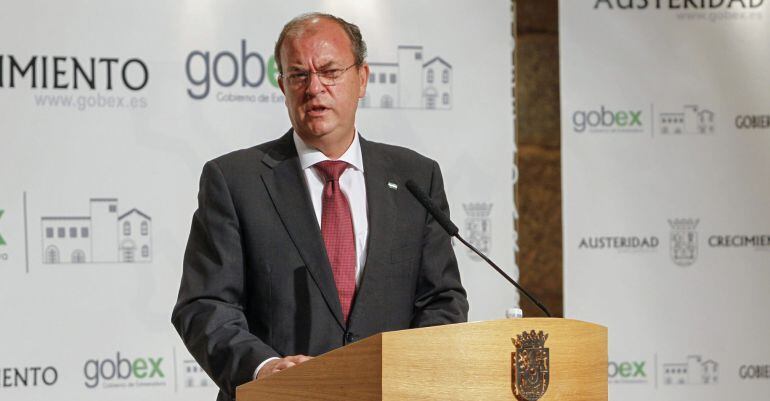 GRA034. MÉRIDA, 07/11/2014.- El presidente del Gobierno de Extremadura, José Antonio Monago, durante la rueda de prensa que ha ofrecido hoy en la sede del Gobierno de Extremadura en la que ha explicado los viajes a Canarias que realizó entre 2009 y 2010 c