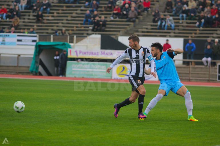 Ismael Chico durante el partido ante el Marbella.