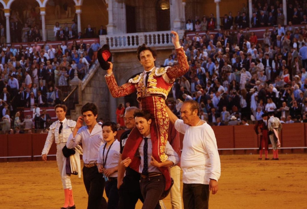 Roca Rey salió a hombros por la Puerta de Cuadrillas de la Real Maestranza