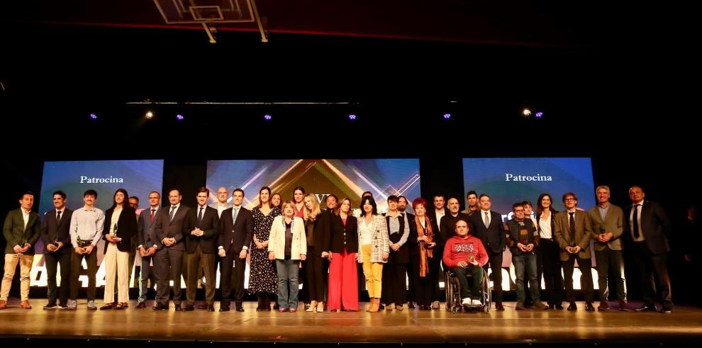 Foto de familia de los premiados en la Gala del Deporte Aragonés celebrada en Tarazona