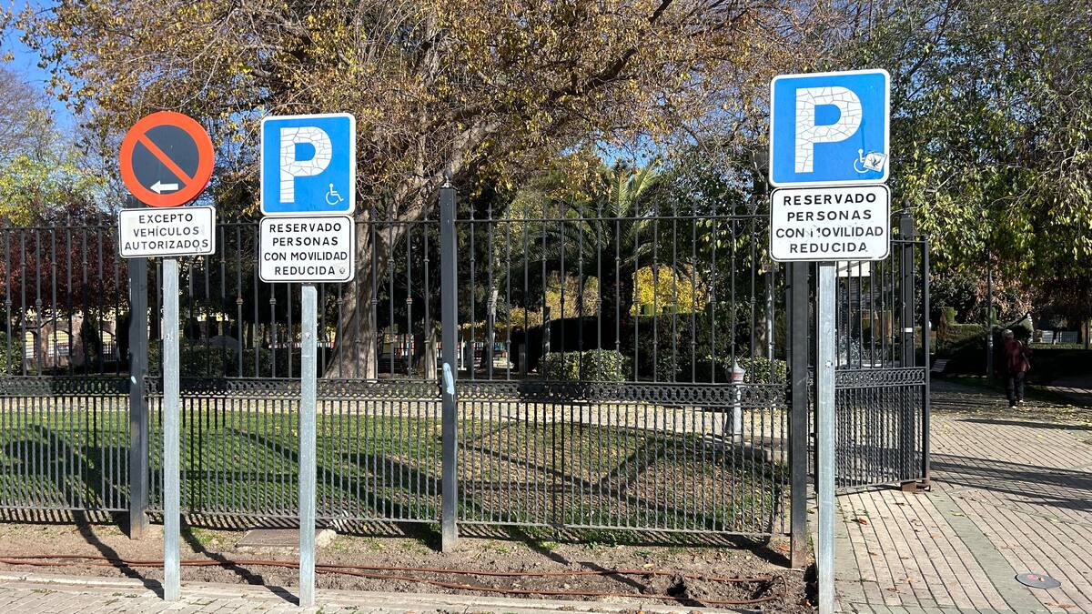 Almudena González, concejala de Movilidad de Leganés, habla sobre la nueva tarjeta de aparcamiento para personas con discapacidad.