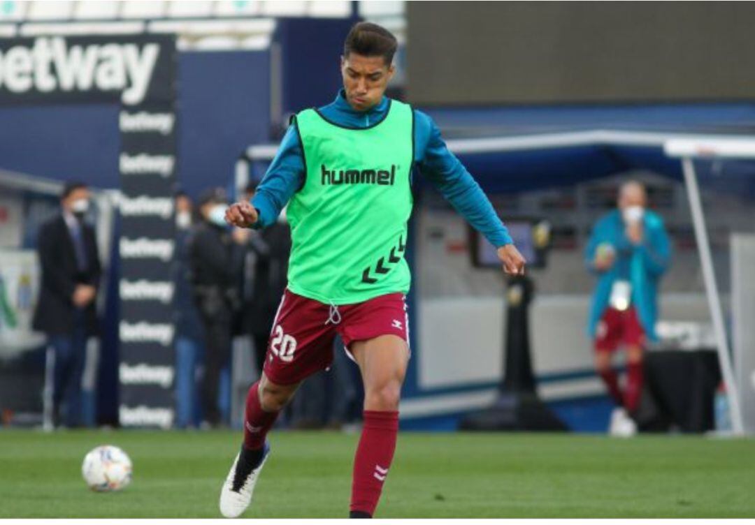 Eddy Silvestre, durante el calentamiento en Leganés