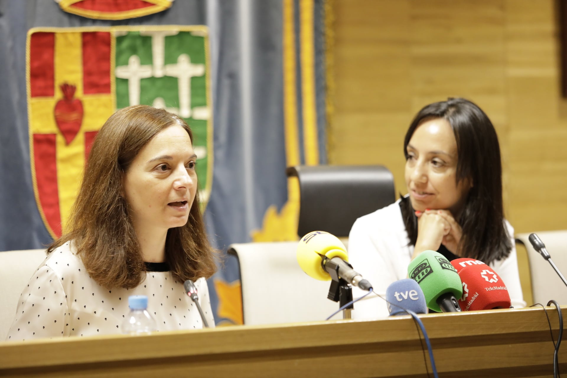 La alcaldesa de Getafe junto a la delegada del Gobierno en Madrid