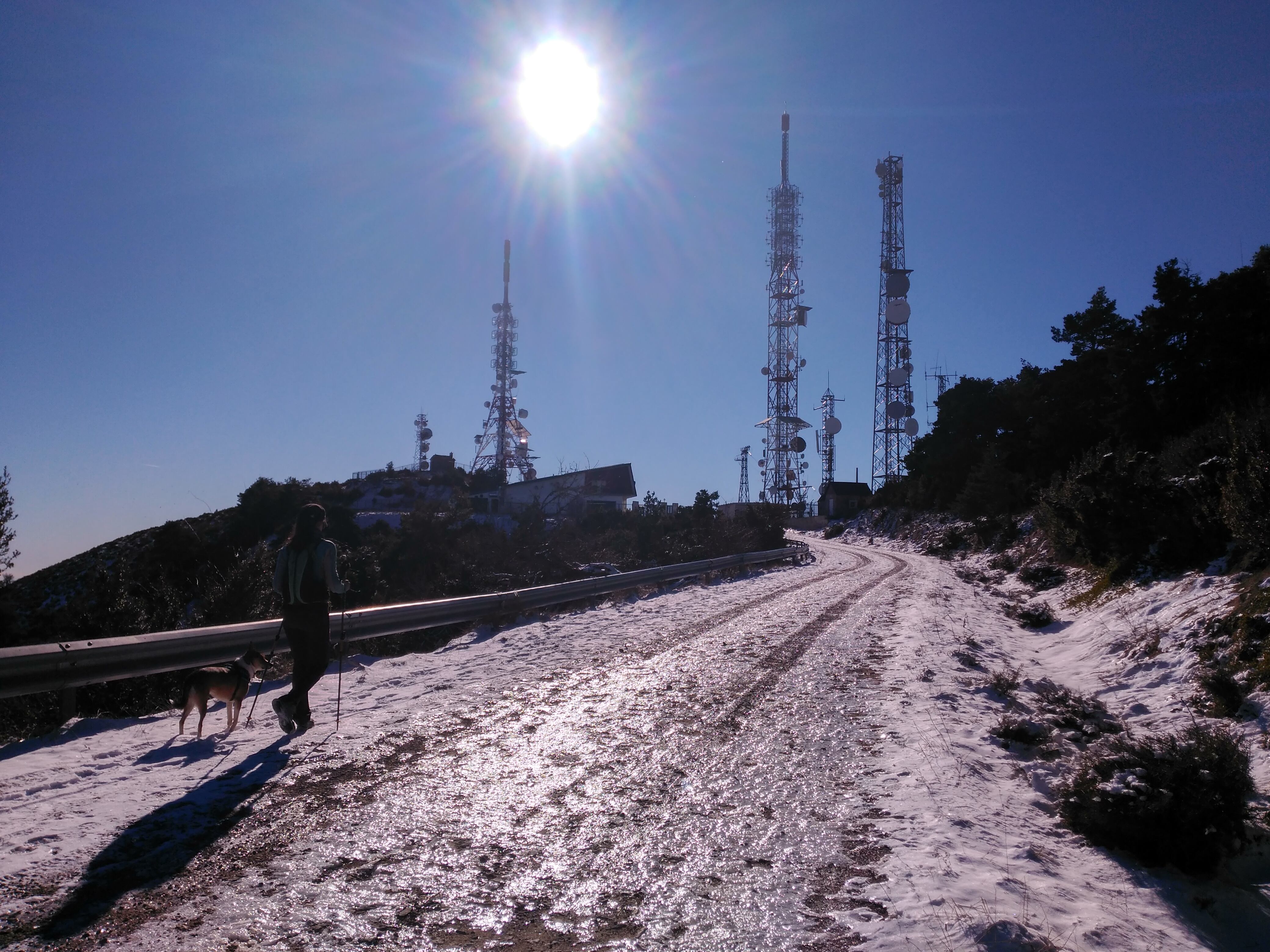 Pista de acceso al Pico del Águila (foto: viajesysenderismo.com)