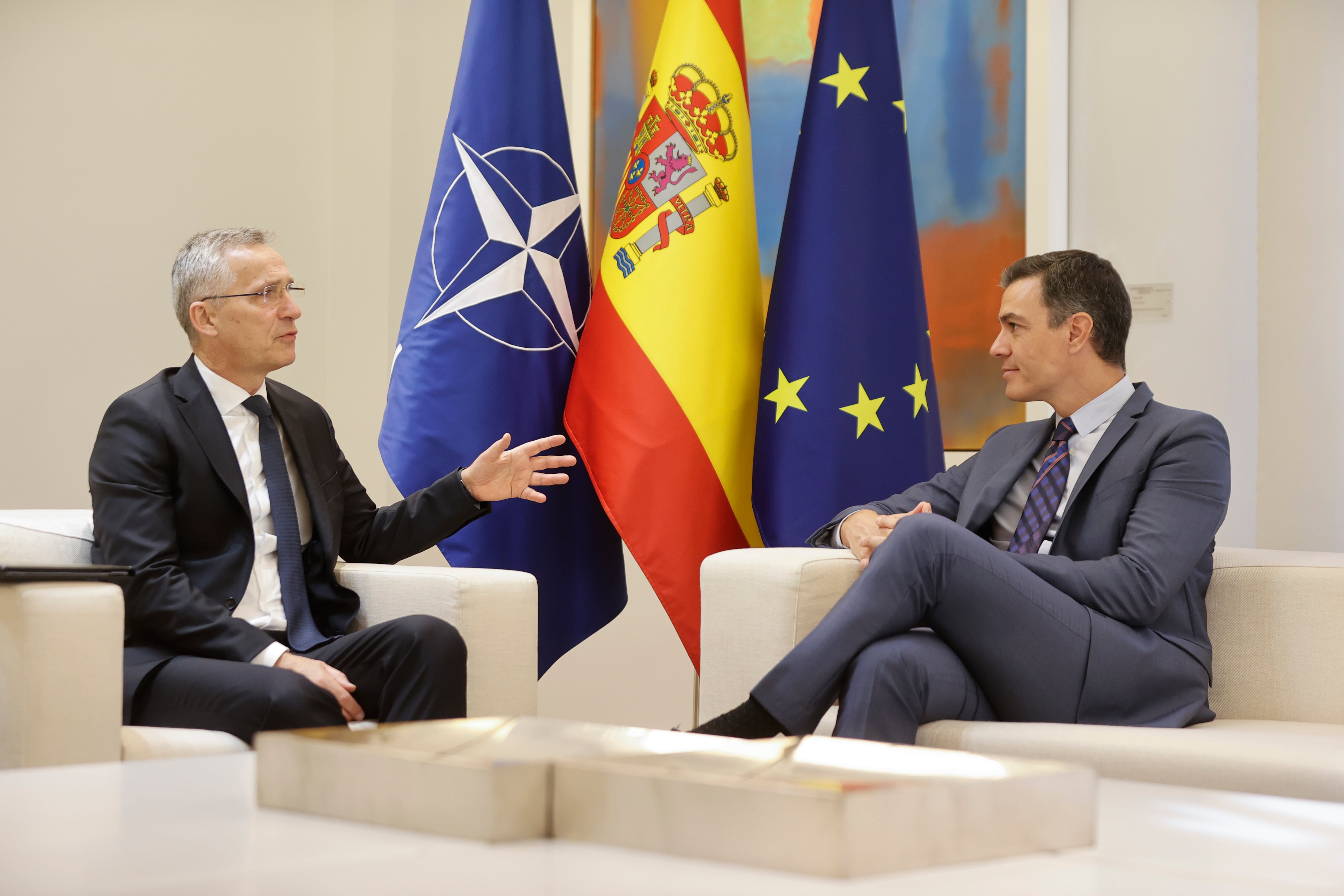 El presidente del Gobierno, Pedro Sánchez, y el secretario general de la OTAN, Jeans Stoltenberg