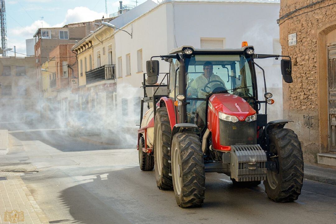 Labores de desinfección de los agricultores de Tomelloso