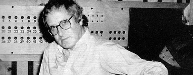 John Barry en su estudio de grabación