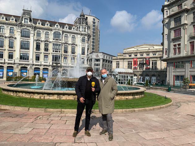 José Ramón Patterson junto a Manfredo Álvarez.