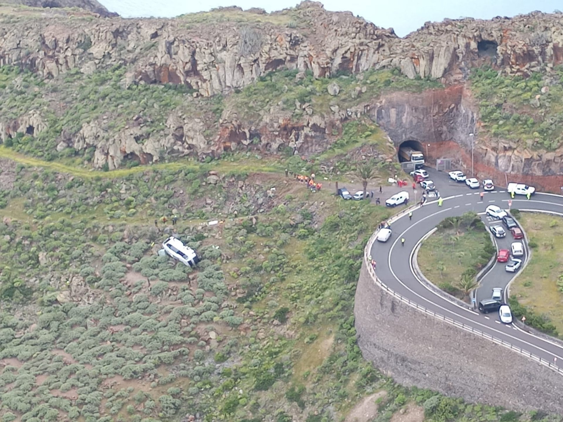 Atienden a varios heridos tras precipitarse una guagua en la GM-2, en San Sebastián de La Gomera- CECOES 112