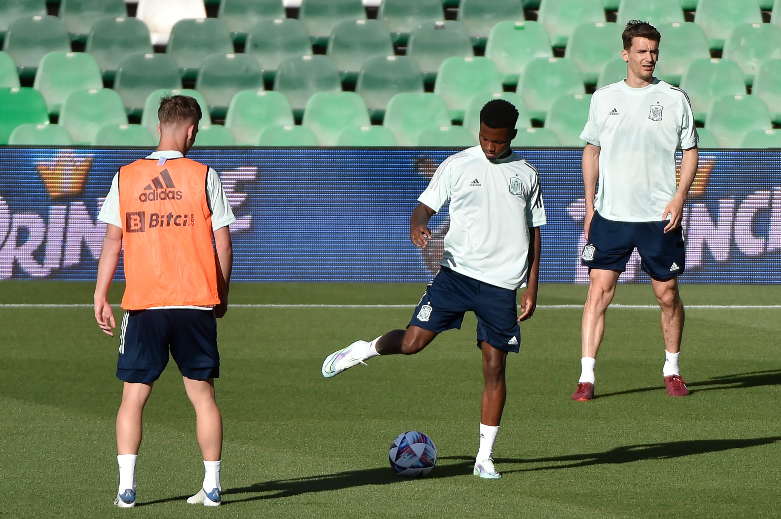 Ansu Fati entrenando con la selección española.