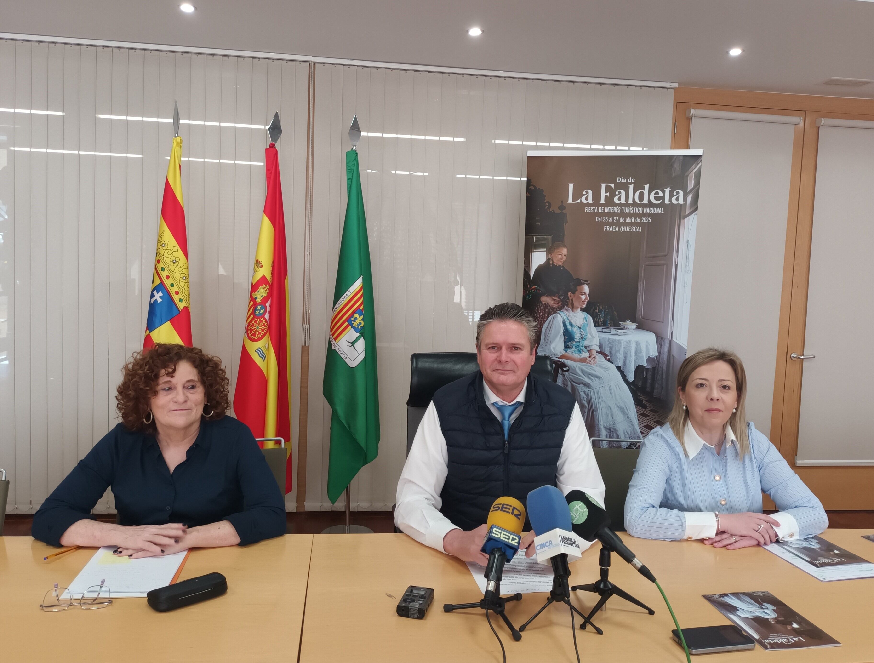 Cristina Canales, Ignacio Gramún y María José Barrafón en la presentación de los actos del Día de la Faldeta