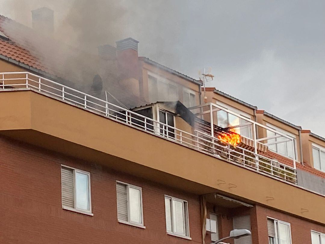 Incendio en la calle Almaraz