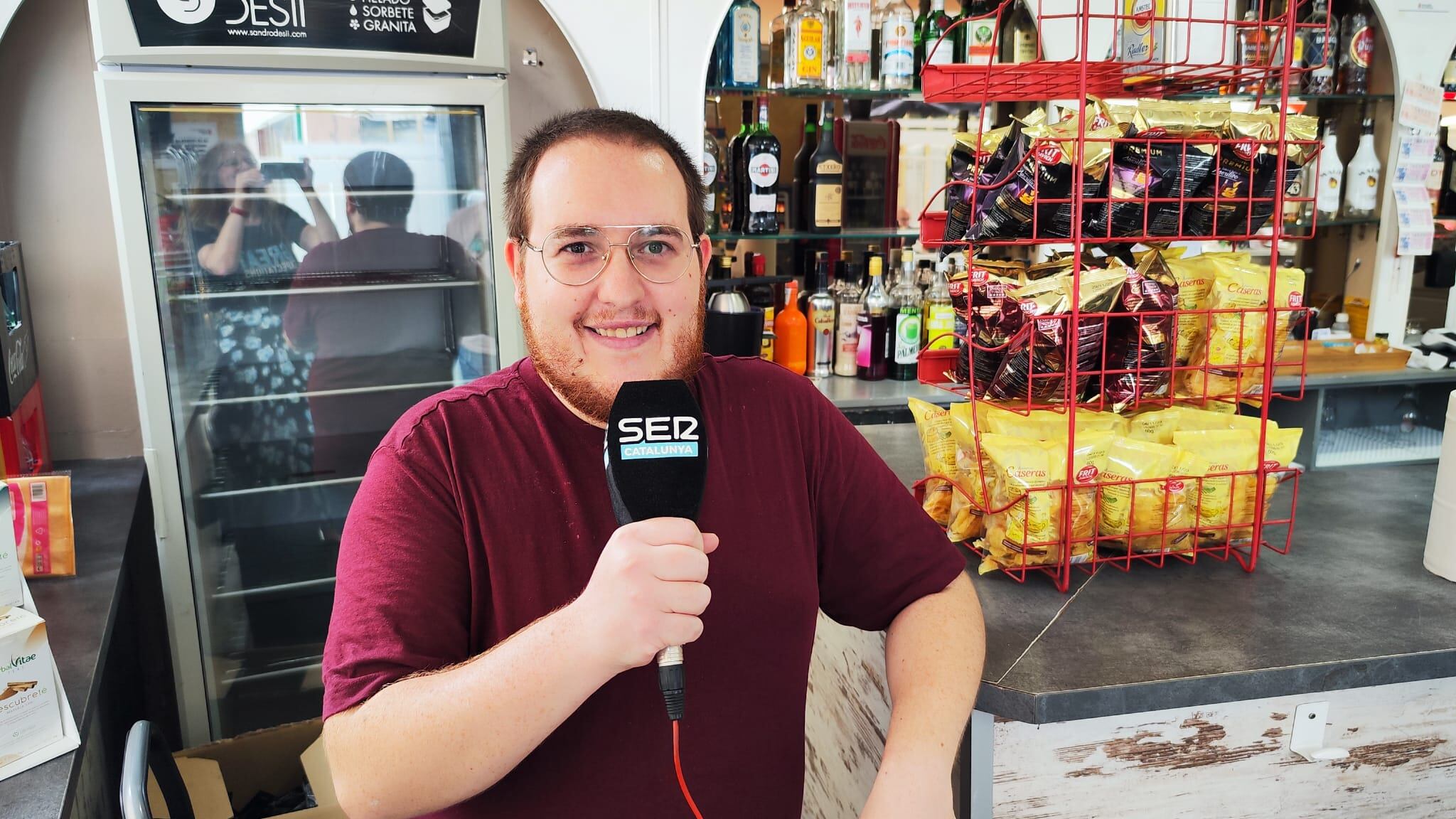 Marc Cabecerans, propietari del restaurant Brito's Casual Bar diu que a l'agost va notar que moltes oficines estaven tancades de vacances.