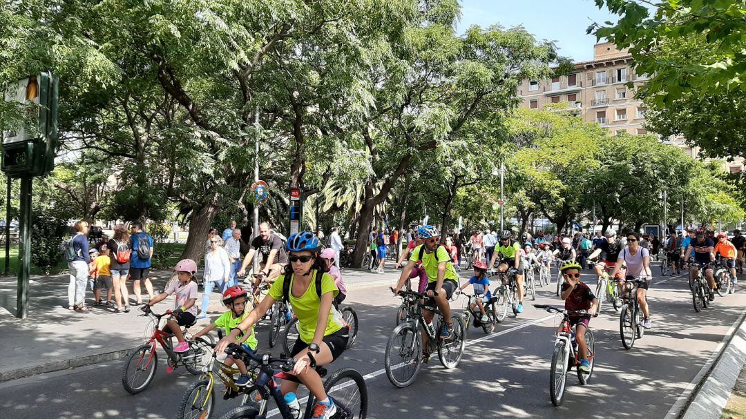 La I Marcha Familiar por la Movilidad Sostenible ha sido la primera actividad de la Semana Europea de la Movilidad en Zaragoza