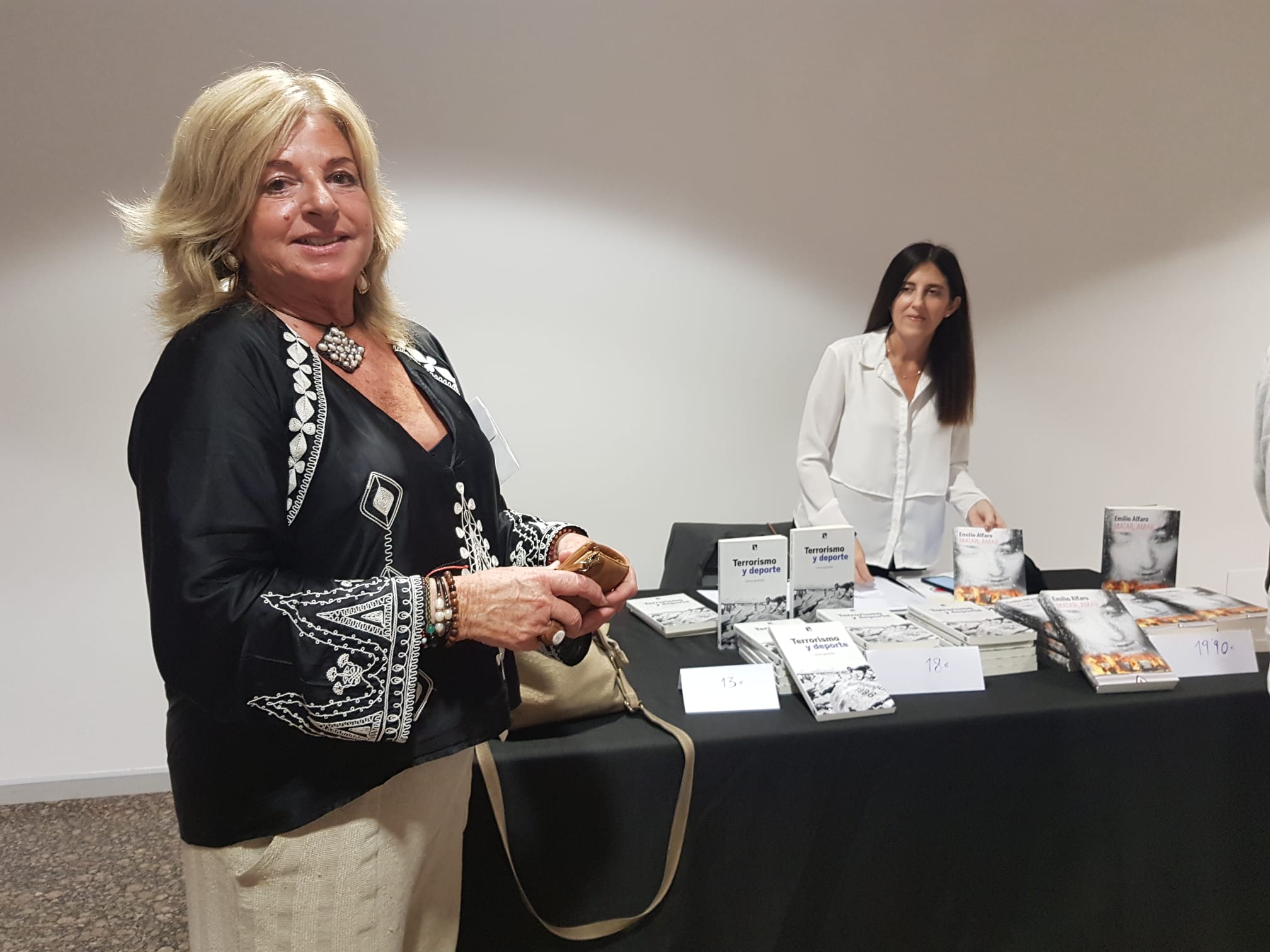 Consuelo Ordoñez en Zaragoza durante  la presentación de dos libros sobre el terrorismo