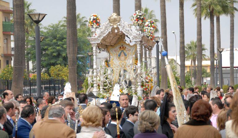 Carreta con el simpecado de la Hermandad del Rocío de El Viso del Alcor, nueva filial de la Matriz de Almonte