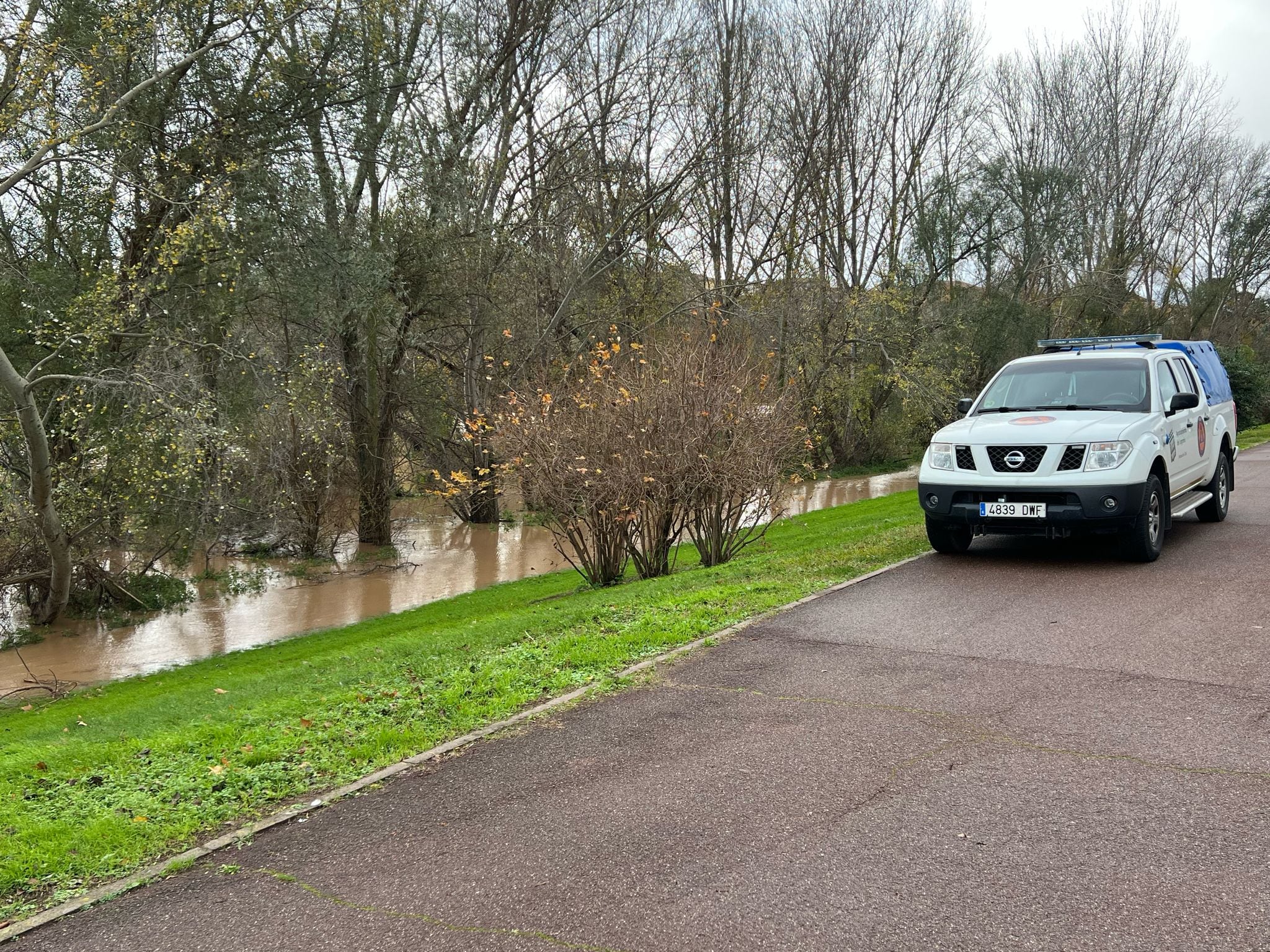 El Ayuntamiento activa un dispositivo especial de vigilancia ante el aumento del caudal del río Iregua a su paso por Logroño