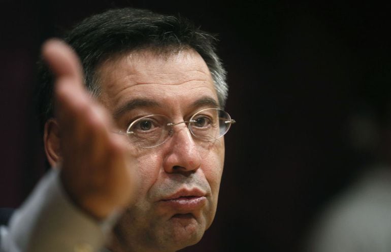 Barcelona&#039;s President Josep Maria Bartomeu attends a news conference at Camp Nou stadium in Barcelona January 7, 2015. Bartomeu has called presidential elections for the end of the season as a result of dissatisfaction with his running of the La Liga club, he told a news conference on Wednesday. REUTERS/Albert Gea (SPAIN - Tags: SPORT SOCCER)