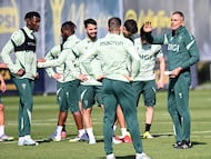 Gaizka Garitano dirigiendo un entrenamiento en la Ciudad Deportiva Ciudad de Cádiz.