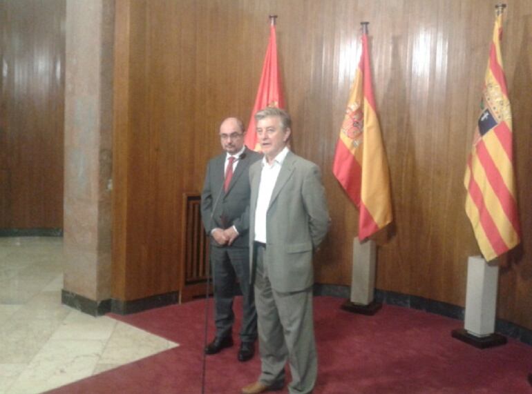 Santisteve y Lambán, tras la reunión que han mantenido en el Ayuntamiento de Zaragoza