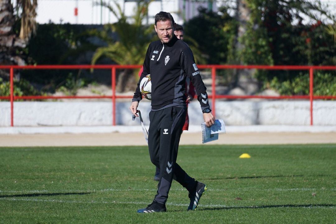 Mario Simón en un entrenamiento con el Real Murcia