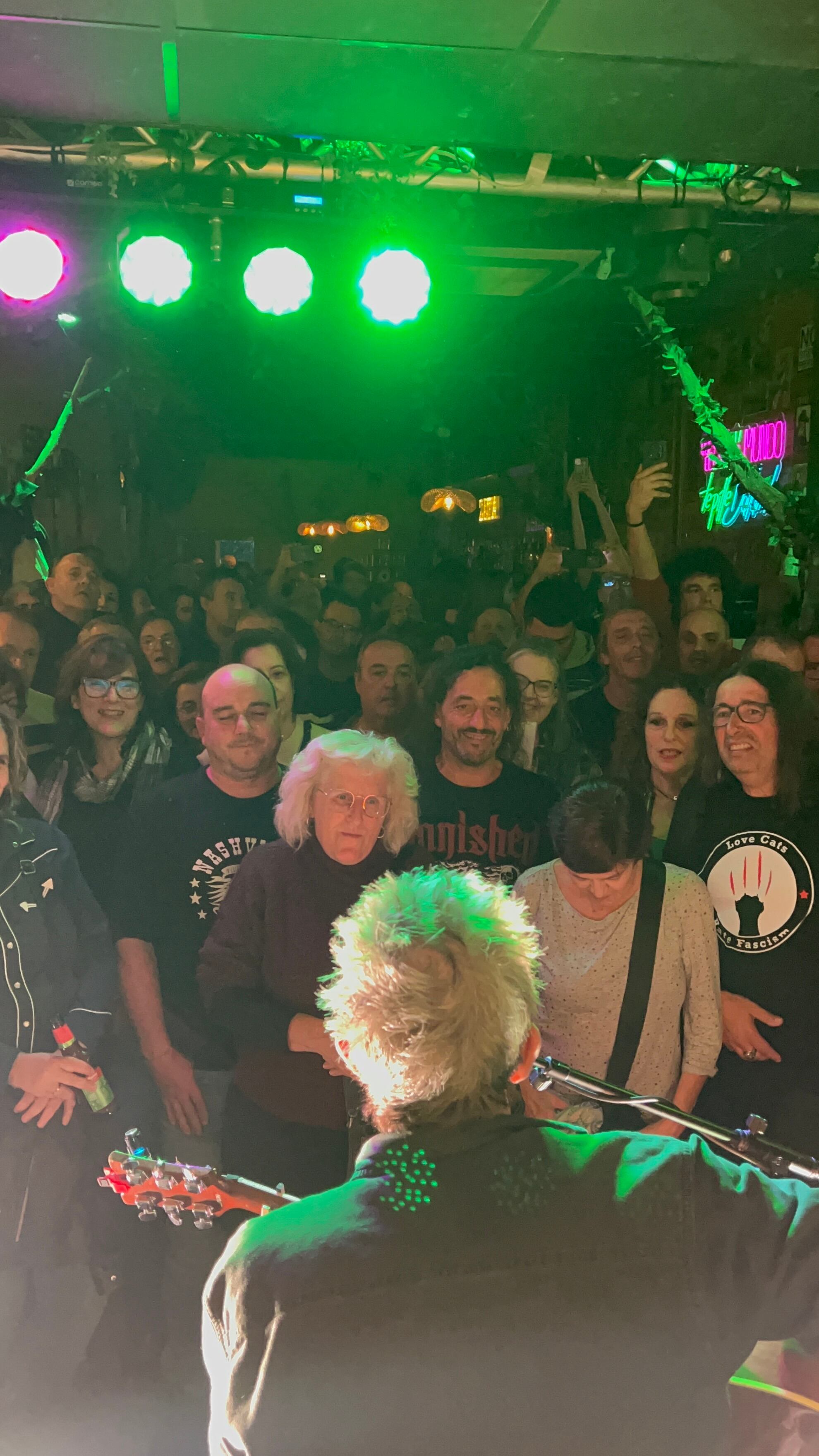 Ambiente durante el concierto de Alfredo Piedrafita en Binéfar.