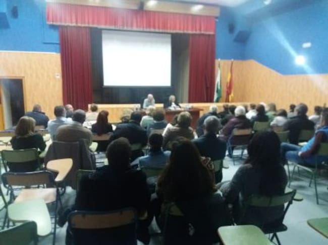 Momento de la presentación,con el numeroso público asistente