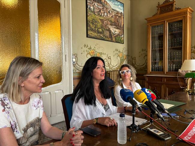 Nuria Mur, Lorena Orduna y Susana Lacostena en la presentación del programa Volveremos