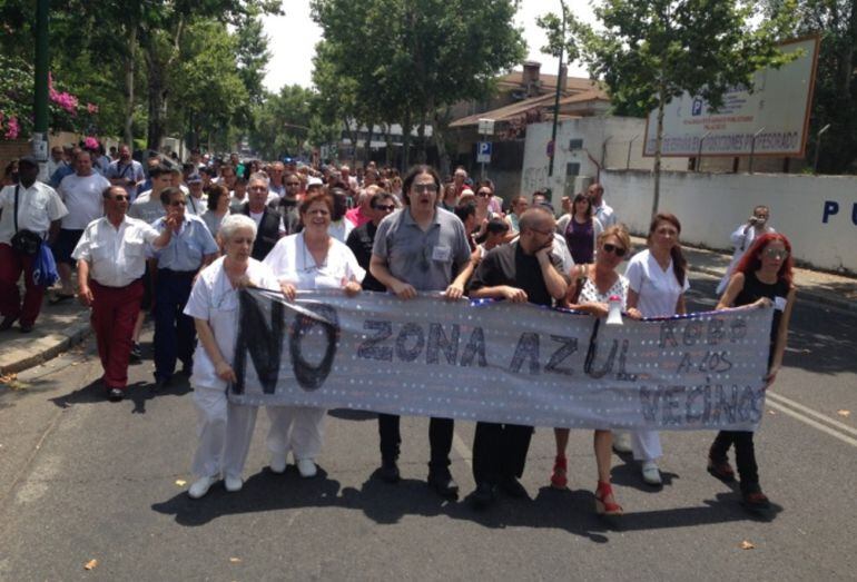 Vecinos protestan contra esta medida por las pérdidas en los negocios y las molestias