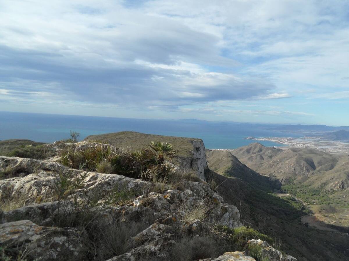 El Ayuntamiento de Cartagena señaliza el Macizo de las Peñas Blancas